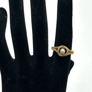 Vintage 1977 Avon Faux Pearl Gold Tone Knot Rope Ring Women's Retro Size 6.5